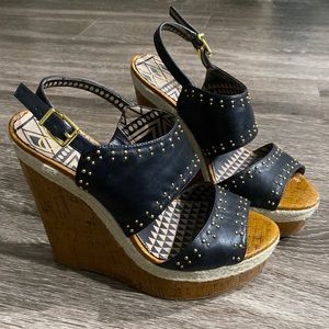 Jessica simpson black and gold platform wedge heels